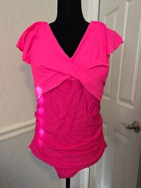 Younique Bright Hot Pink V-Neck Twist-Front Camisole P2p 19-22.
